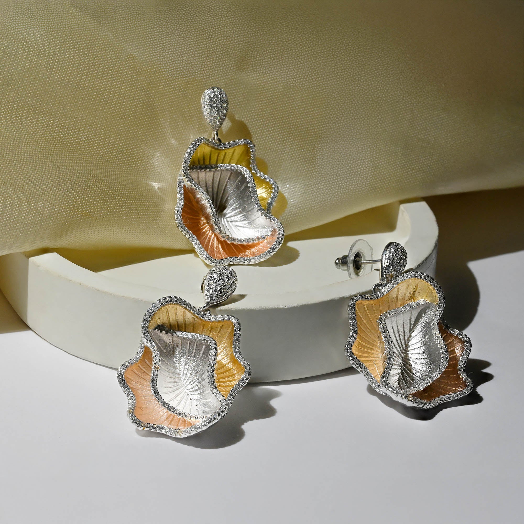 Textured Leaf Motif Pendant Set