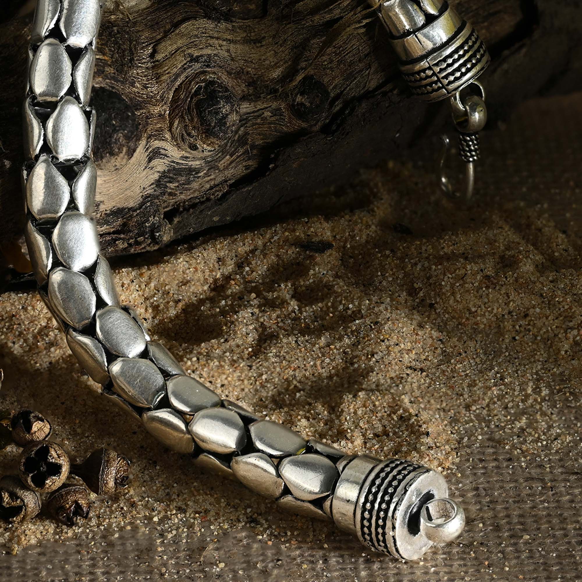 Linked Detailing Textured Silver Kada