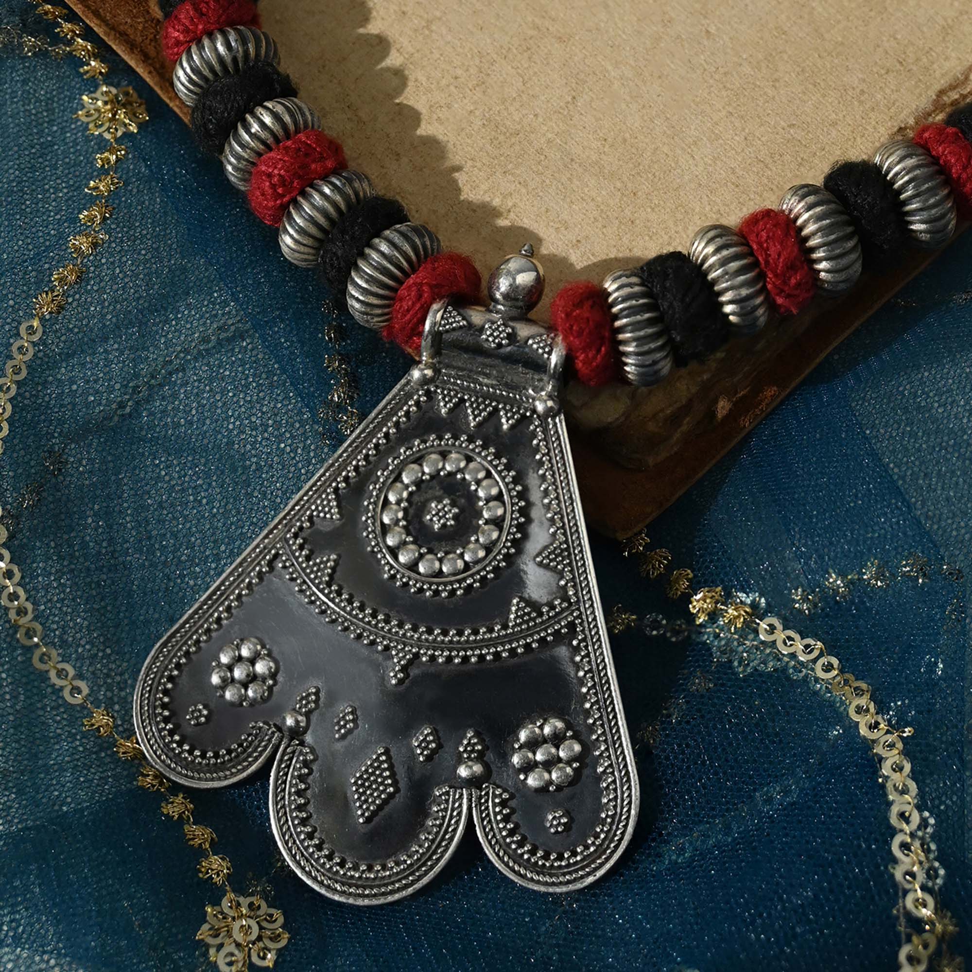 Engraved Texture Pendant Necklace
