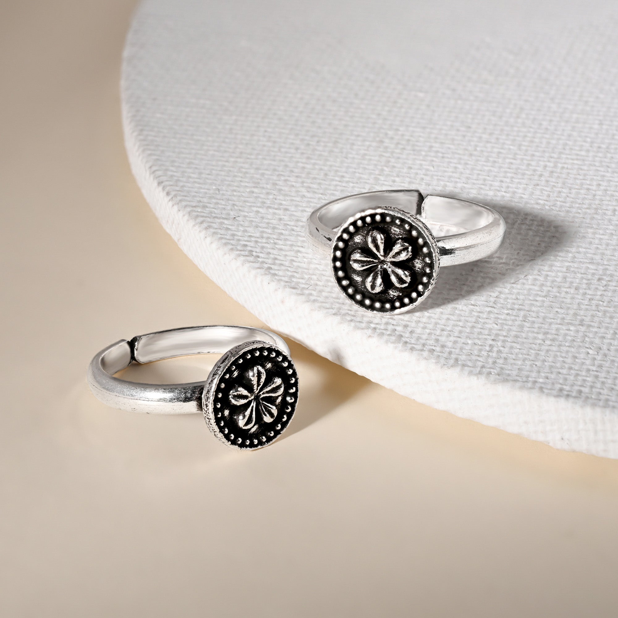 silver toe ring